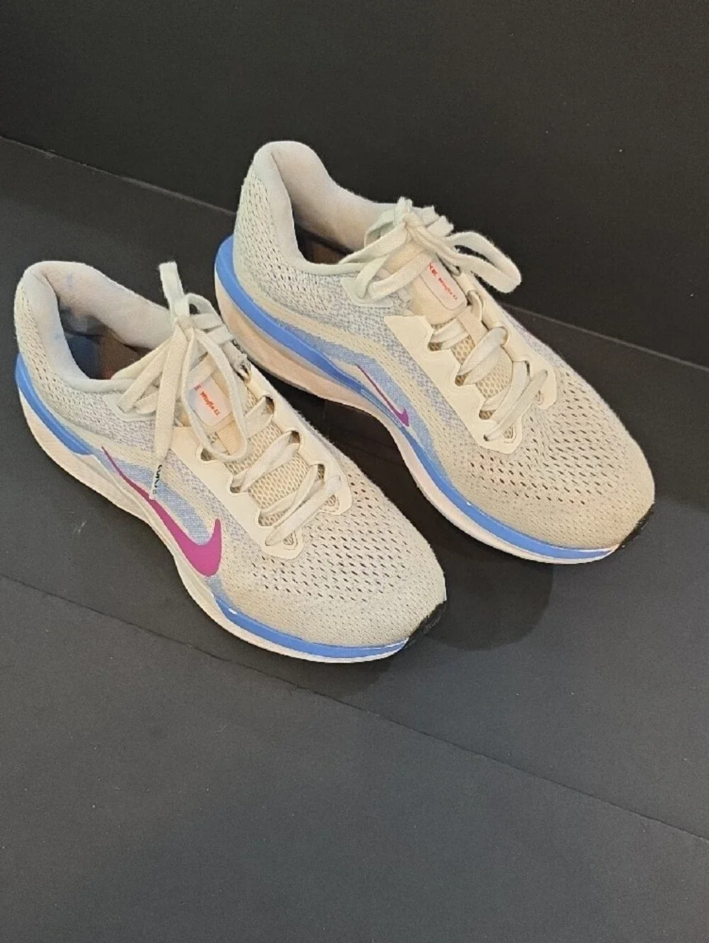 Nike Winflo 11 Women's Sneakers - Cream with Blue & Pink Accents Size 8.5